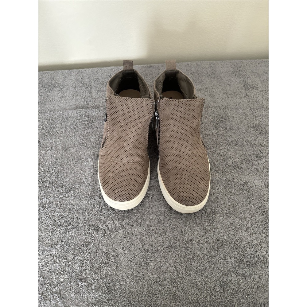 Womens Booties Size US 6 It‎ is in good condition
